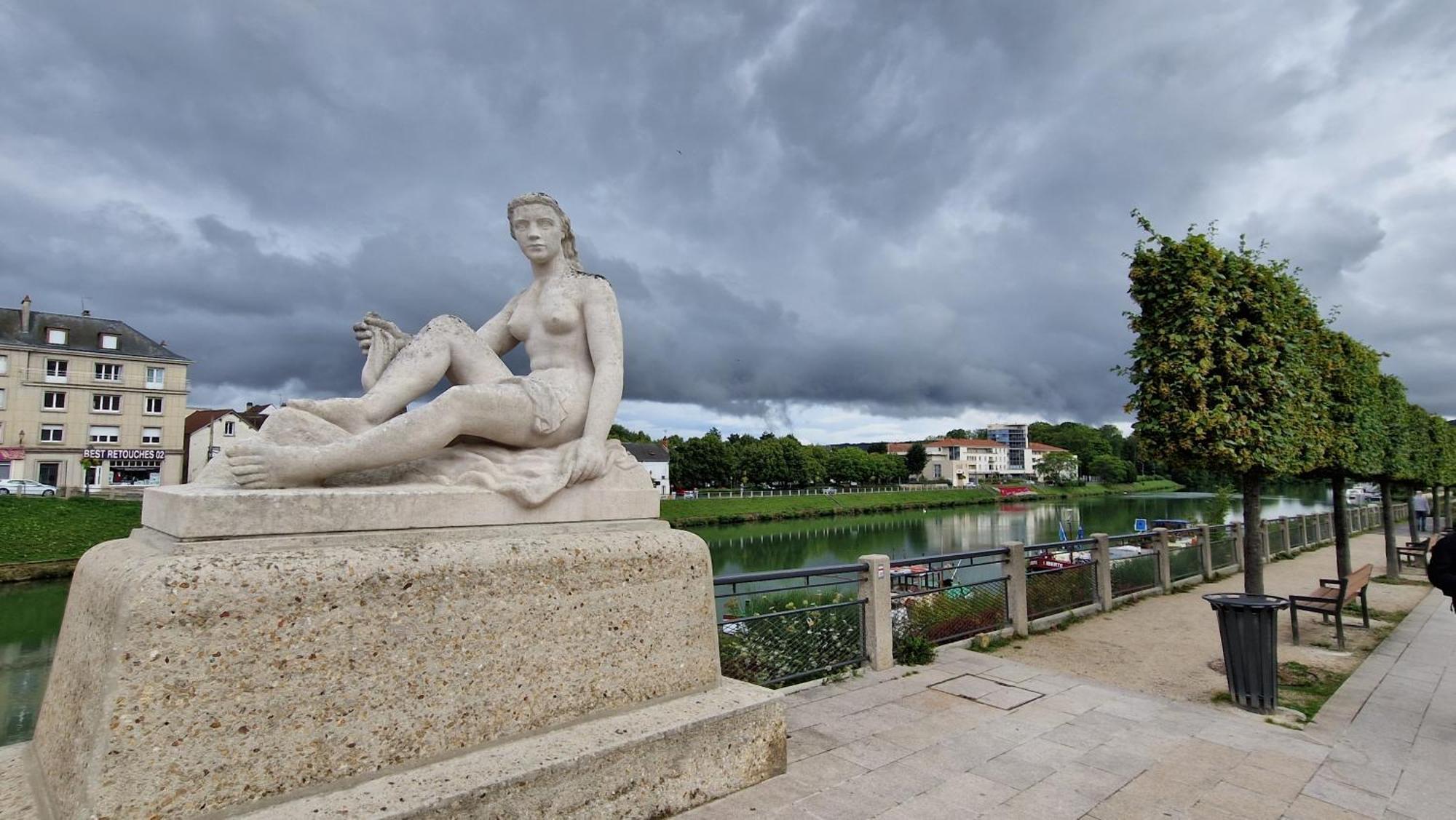 L'Hirondelle Lägenhet Château-Thierry Exteriör bild